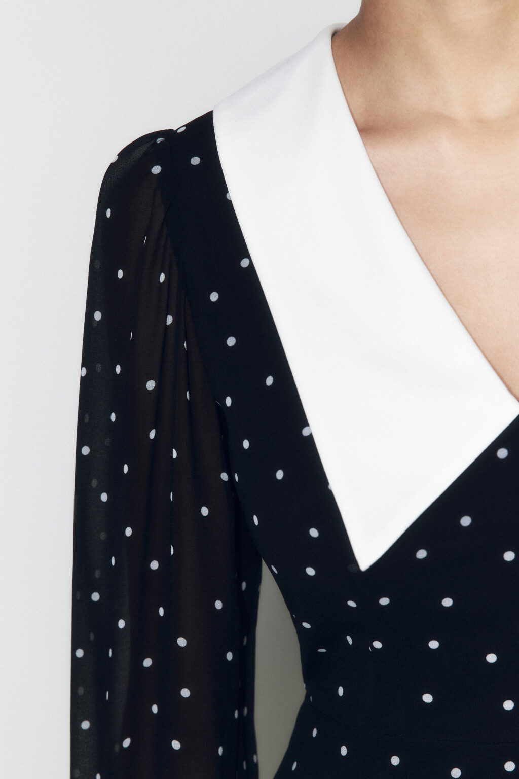 Платье мини шифоновое с воротничком и принтом - цвет черный - 6