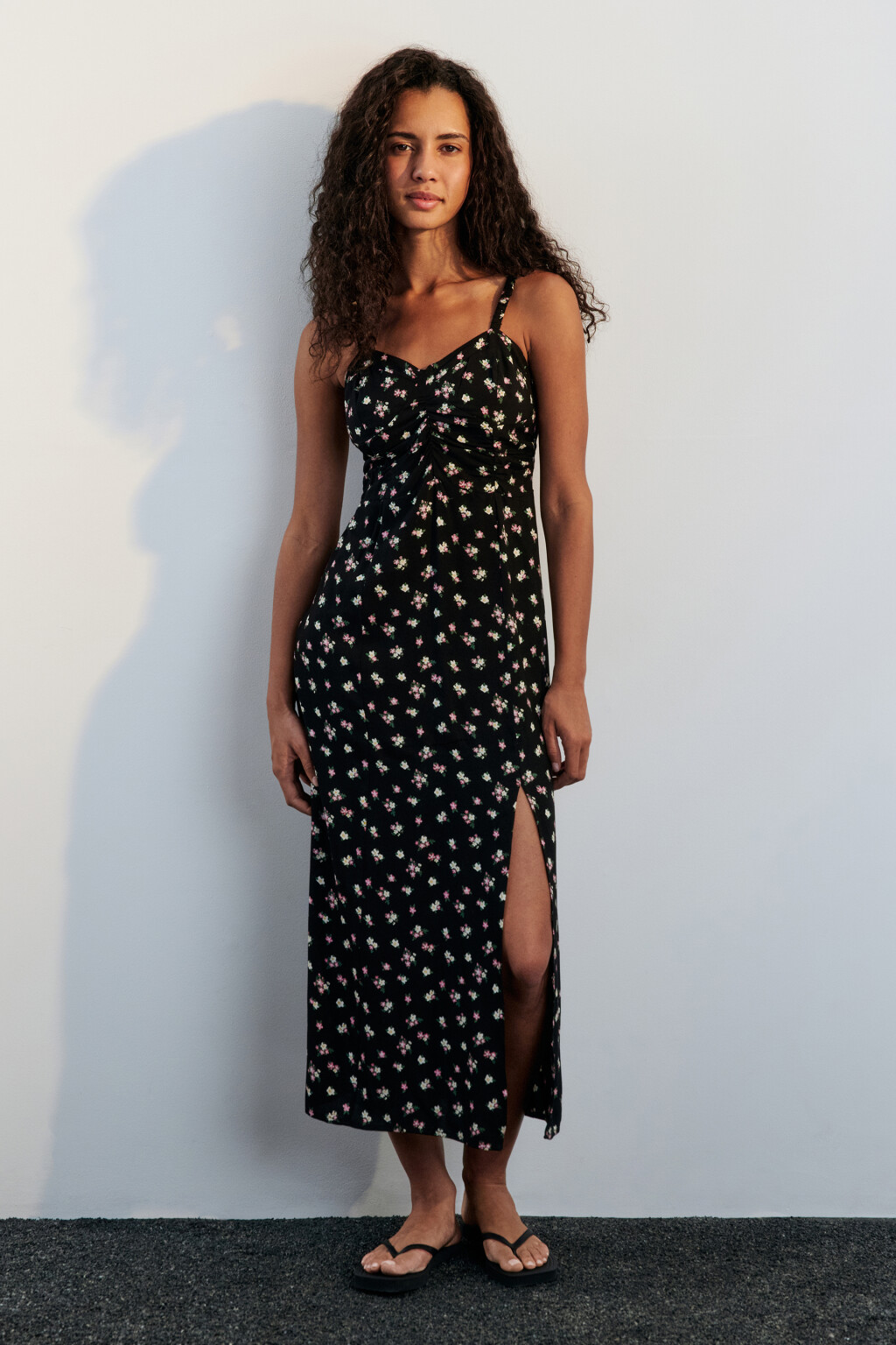 Платье миди облегающее на бретелях - цвет черный - 2