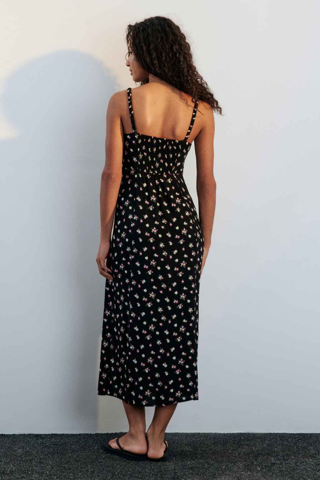 Платье миди облегающее на бретелях - цвет черный - 3