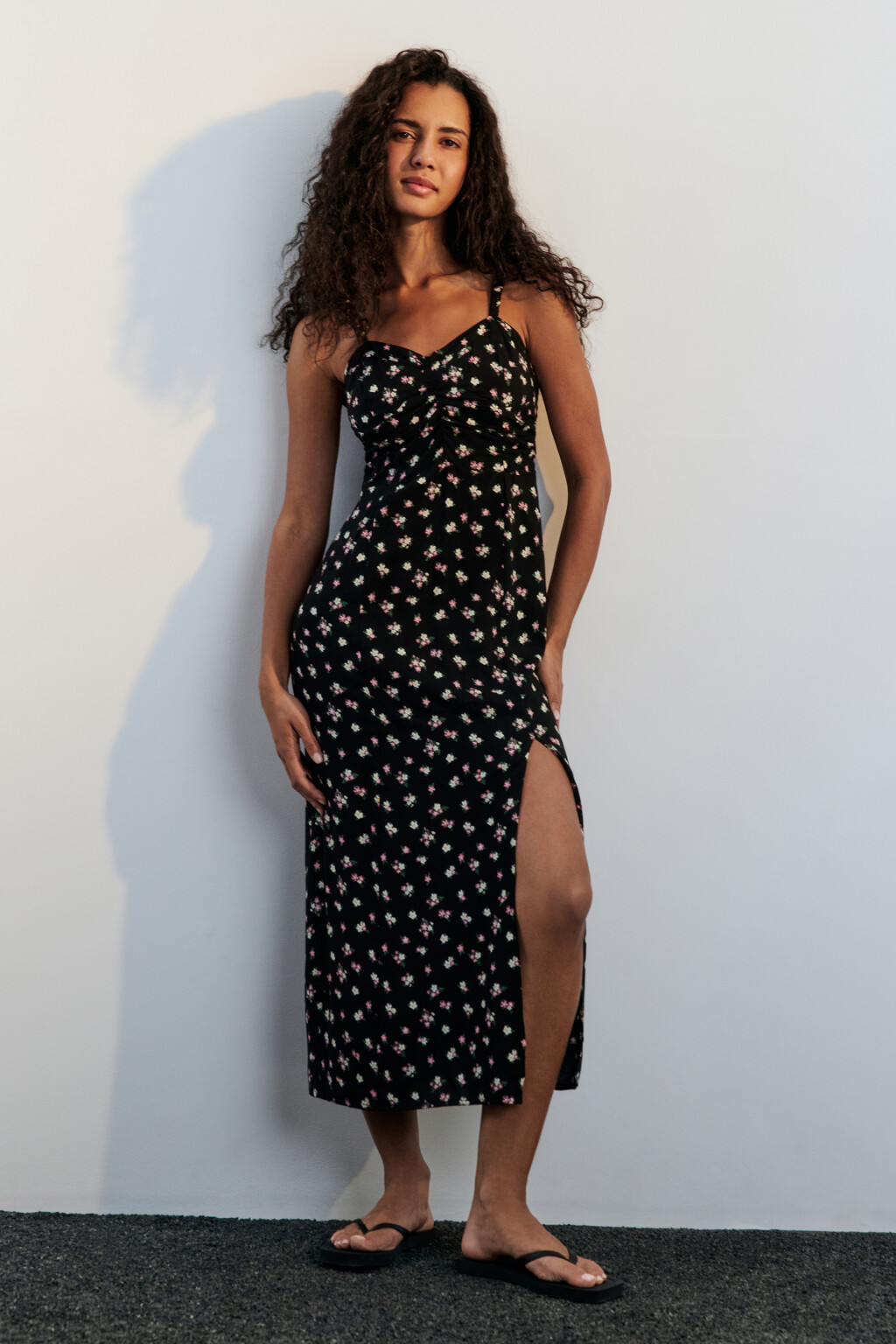 Платье миди облегающее на бретелях - цвет черный - 4