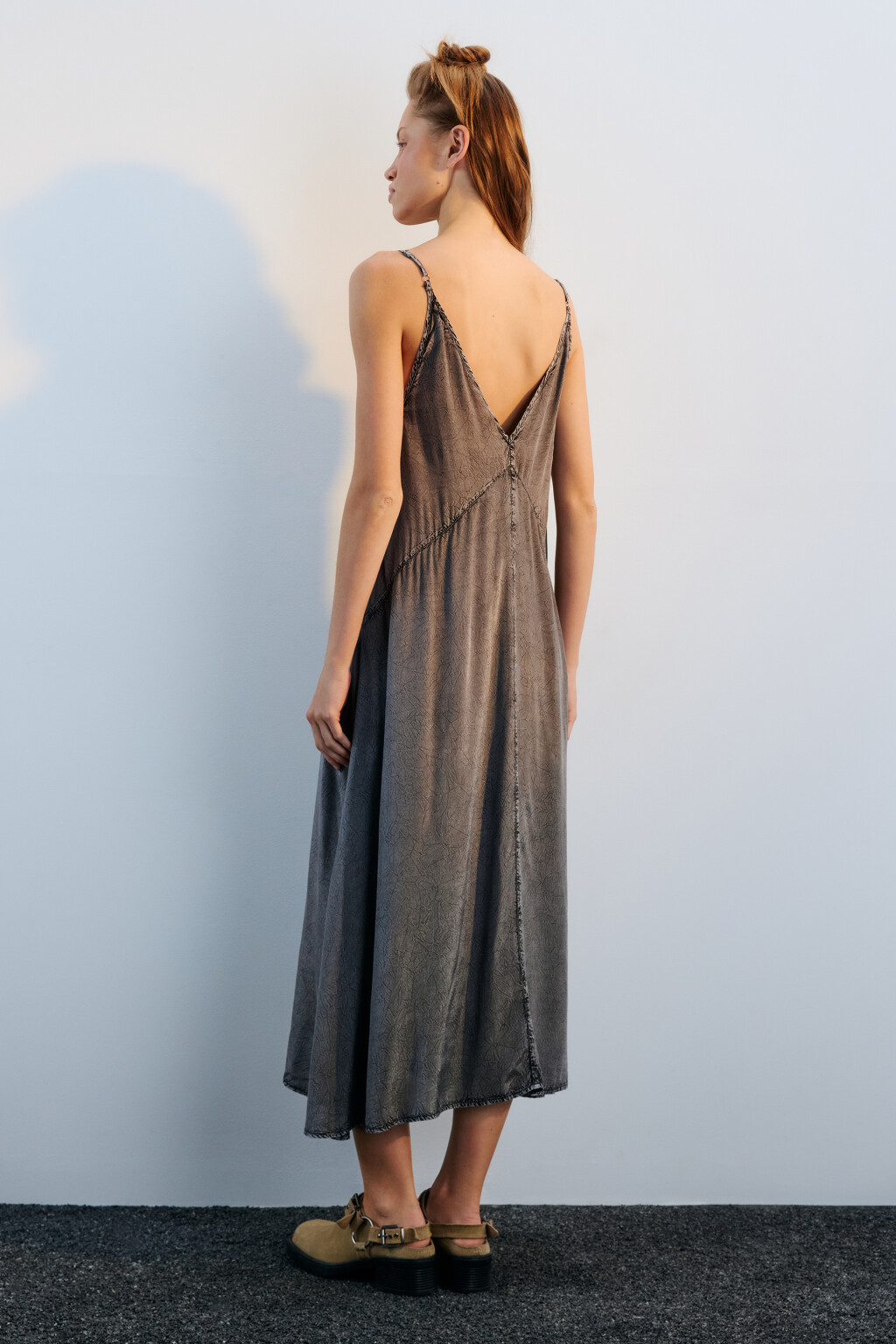 Сарафан миди вискозный с вареным эффектом - цвет серый - 4