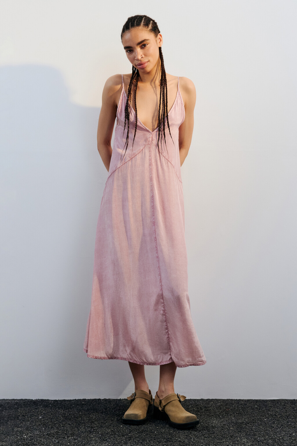 Сарафан миди вискозный с вареным эффектом - цвет розовый - 2