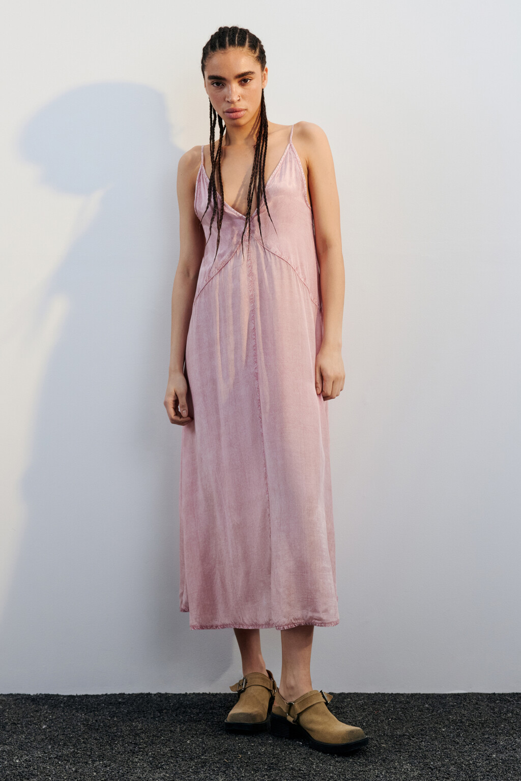 Сарафан миди вискозный с вареным эффектом - цвет розовый - 4