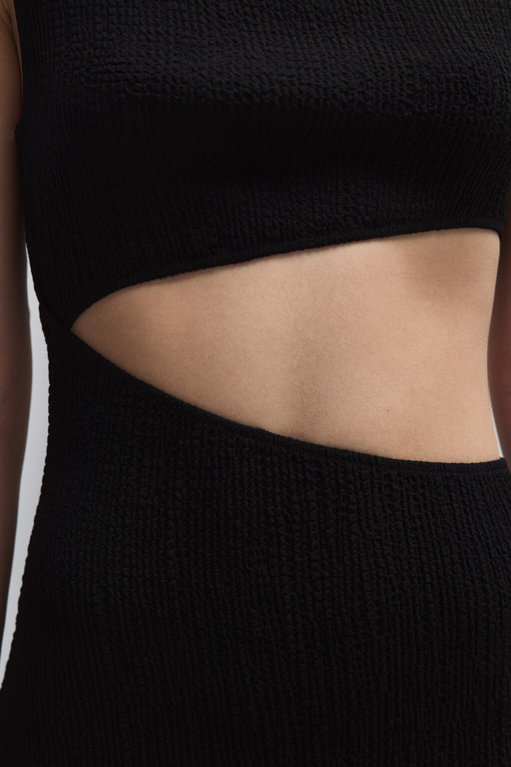 Платье-футляр миди с глубоким вырезом - цвет черный - 5