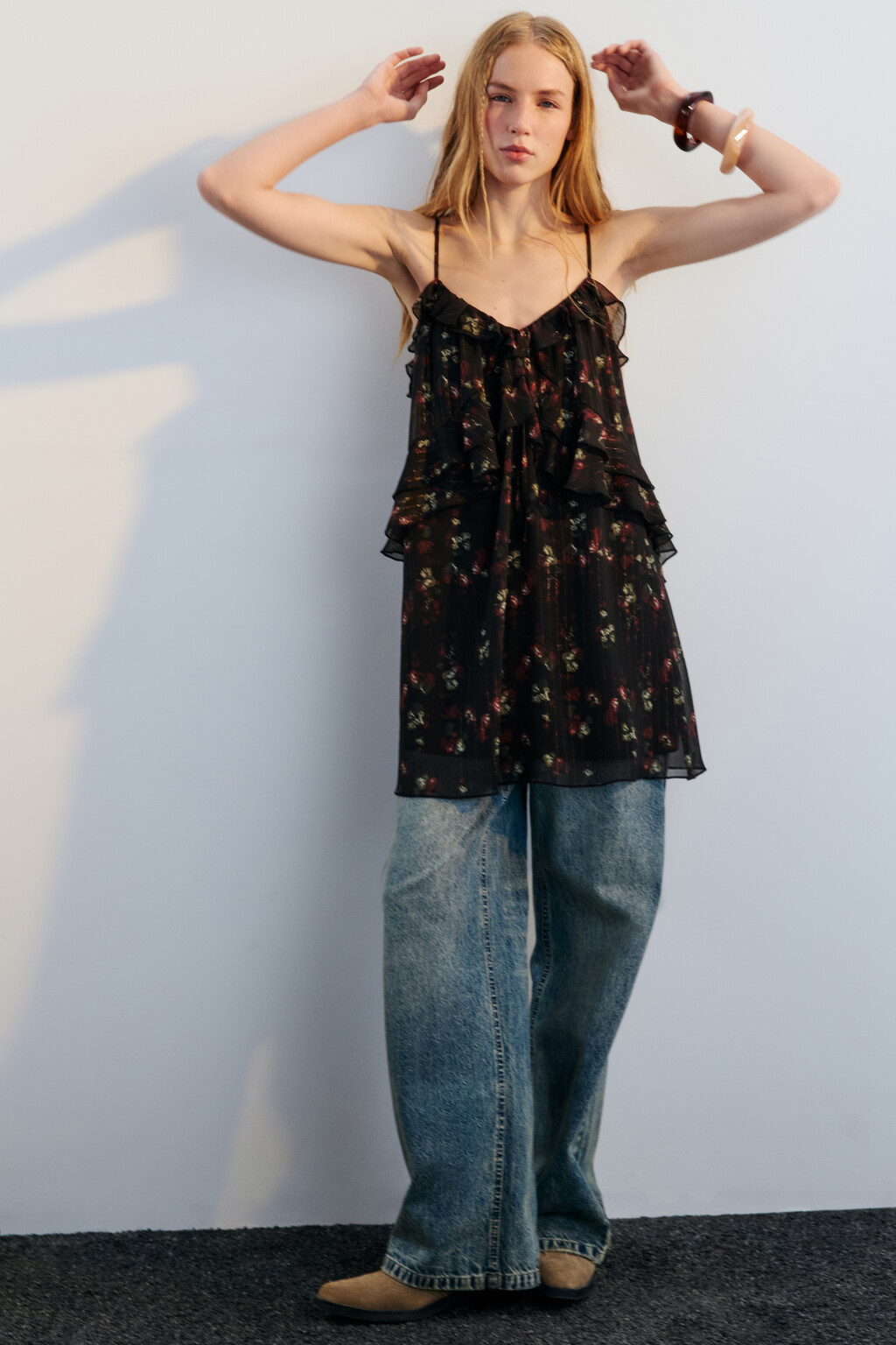 Платье мини на бретельках с воланами - цвет черный - 1