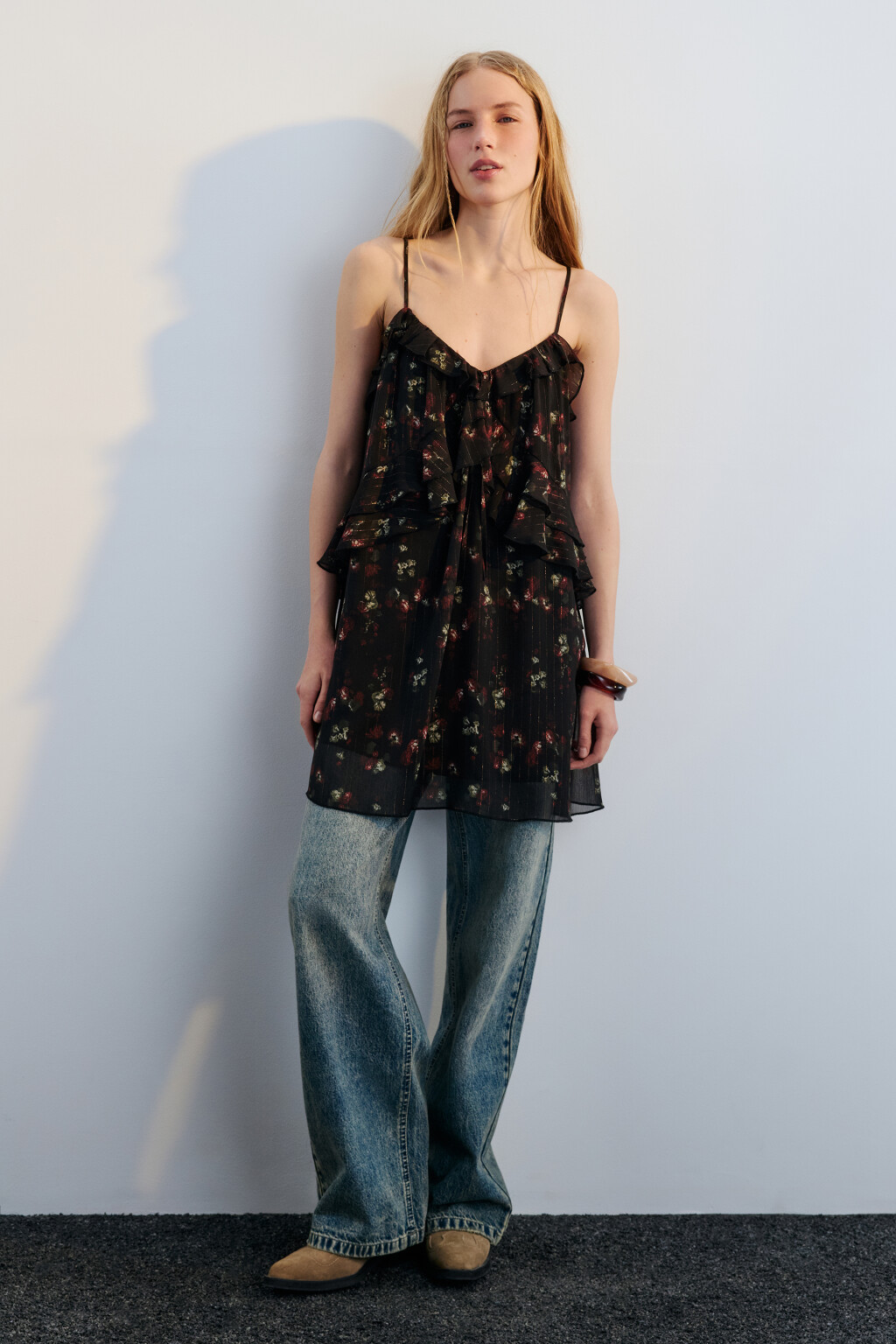 Платье мини на бретельках с воланами - цвет черный - 6