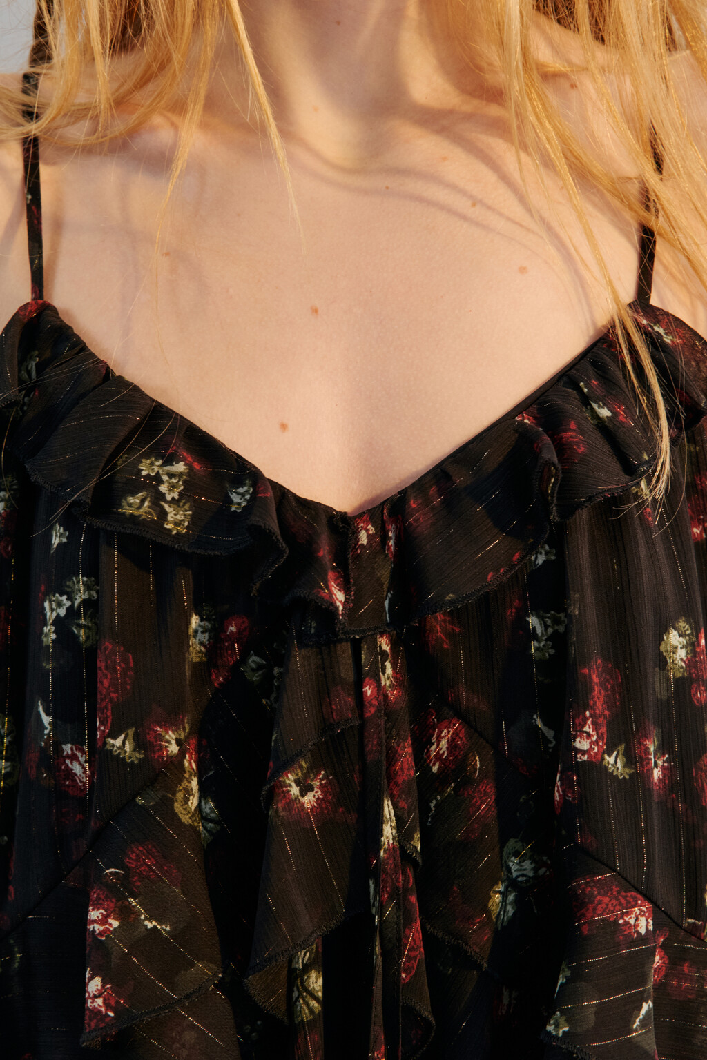 Платье мини на бретельках с воланами - цвет черный - 7