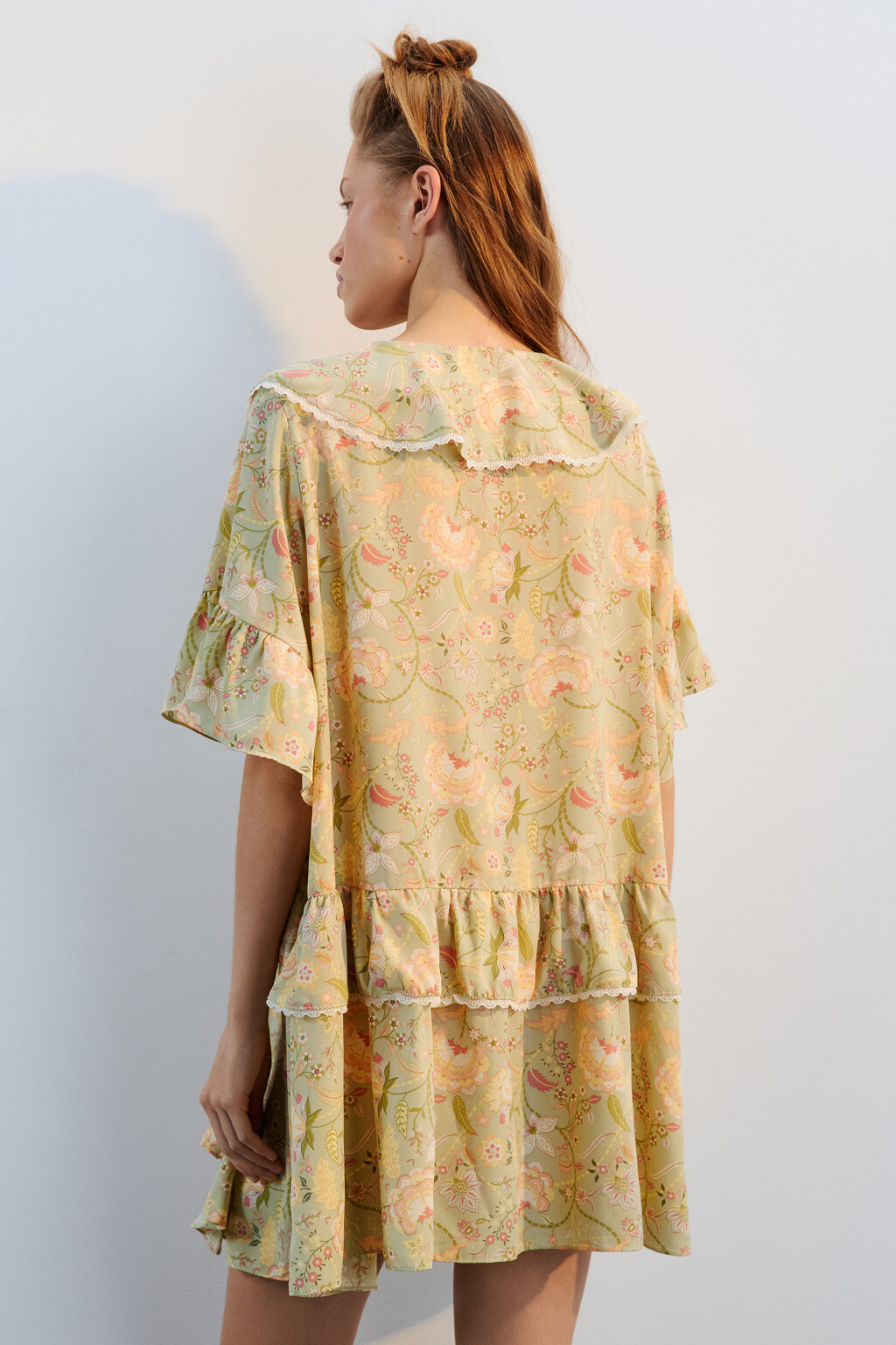 Платье мини свободное с воланами - цвет зеленый - 3