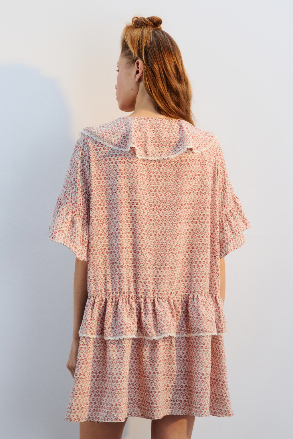 Платье мини свободное с воланами - цвет бордовый - 3