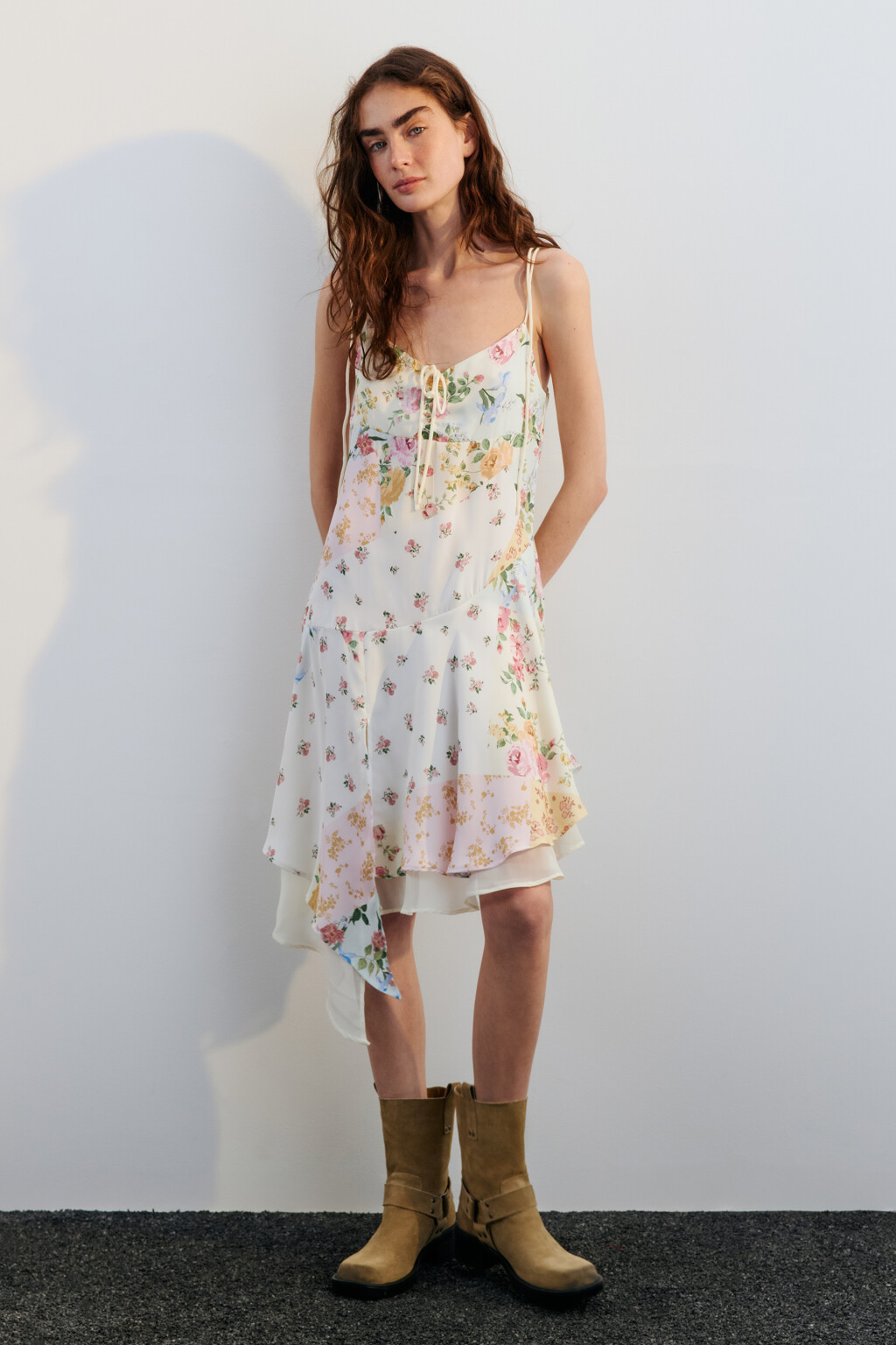 Платье мини асимметричное на бретельках - цвет мультиколор - 3