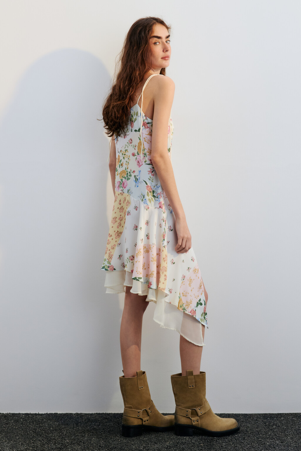 Платье мини асимметричное на бретельках - цвет мультиколор - 4