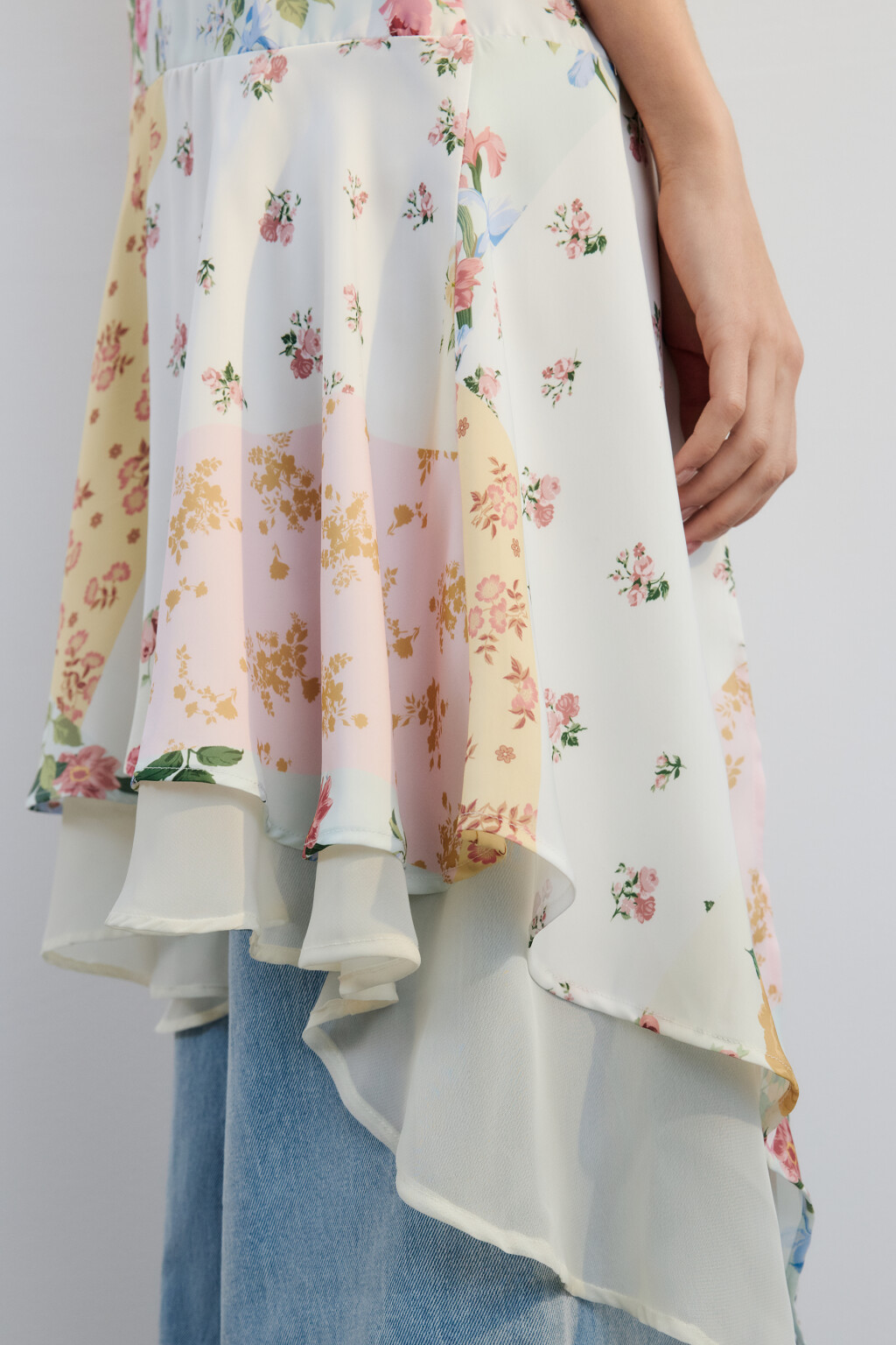 Платье мини асимметричное на бретельках - цвет мультиколор - 7