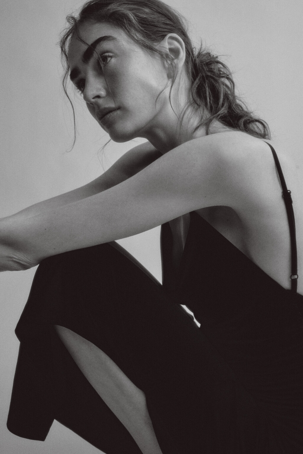 Платье миди облегающее на тонких бретелях - цвет черный - 3