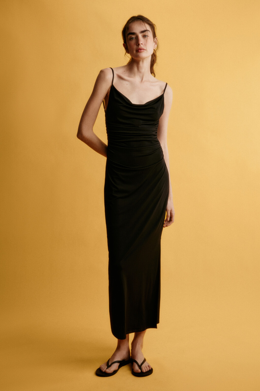 Платье миди облегающее на тонких бретелях - цвет черный - 4