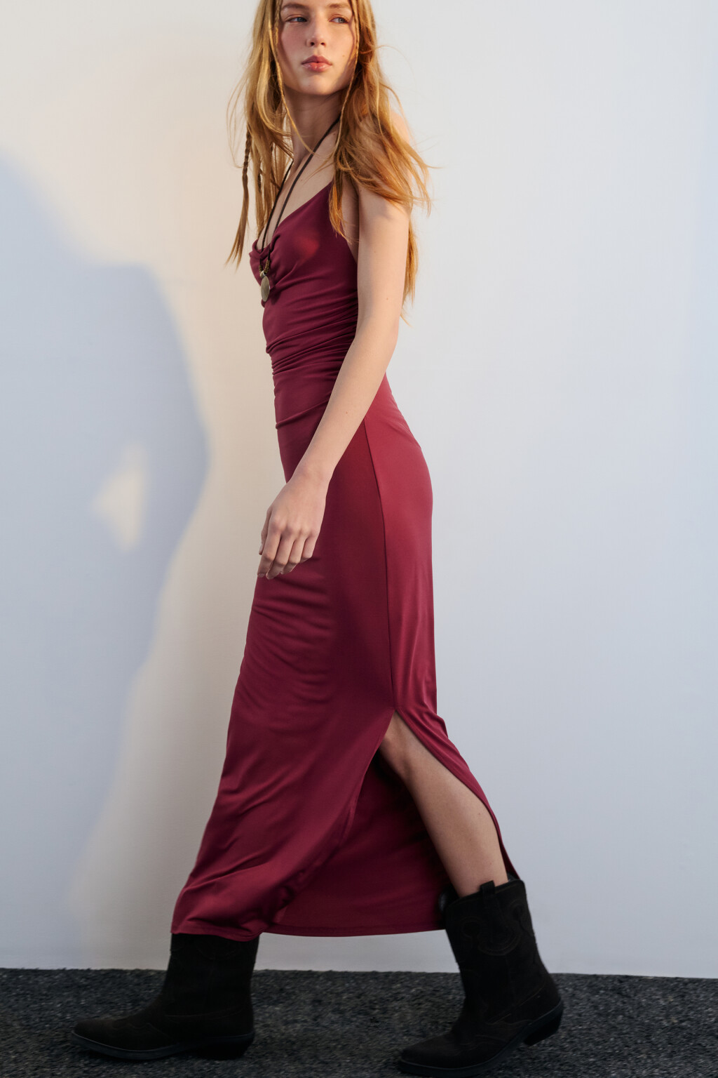 Платье миди облегающее на тонких бретелях - цвет красный - 2