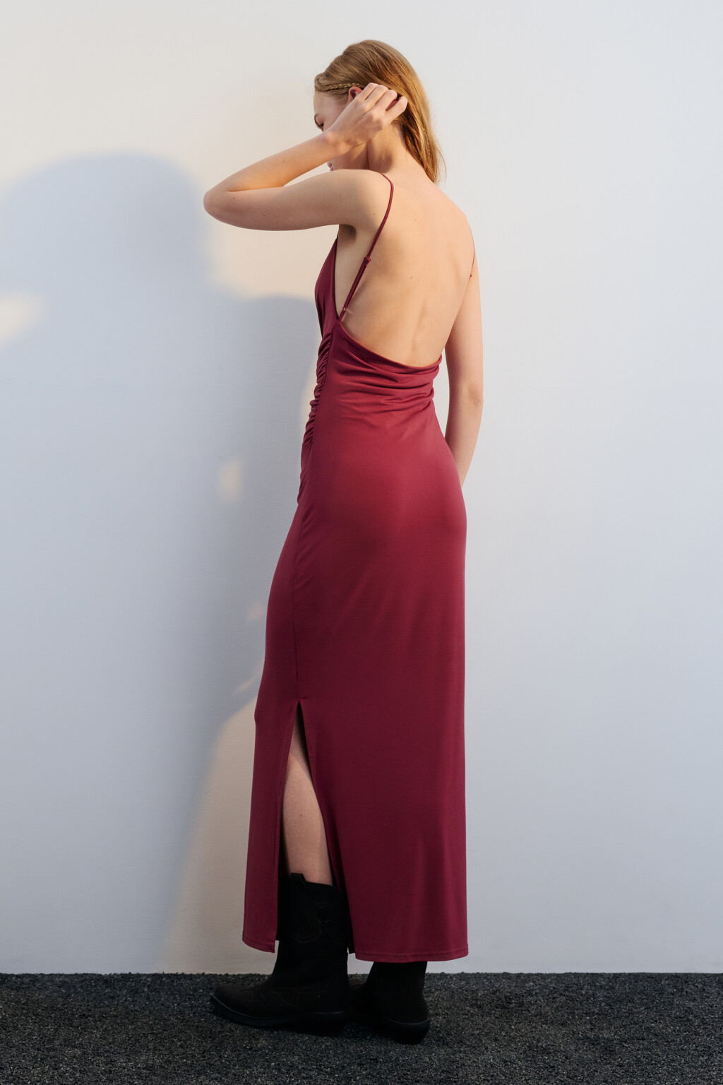 Платье миди облегающее на тонких бретелях - цвет красный - 4