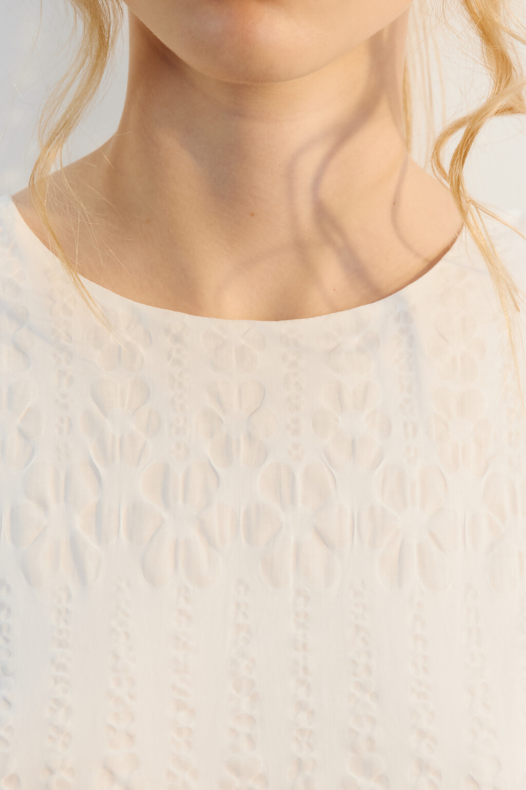 Платье бэби-долл ажурное с рукавами-фонариками - цвет белый - 5