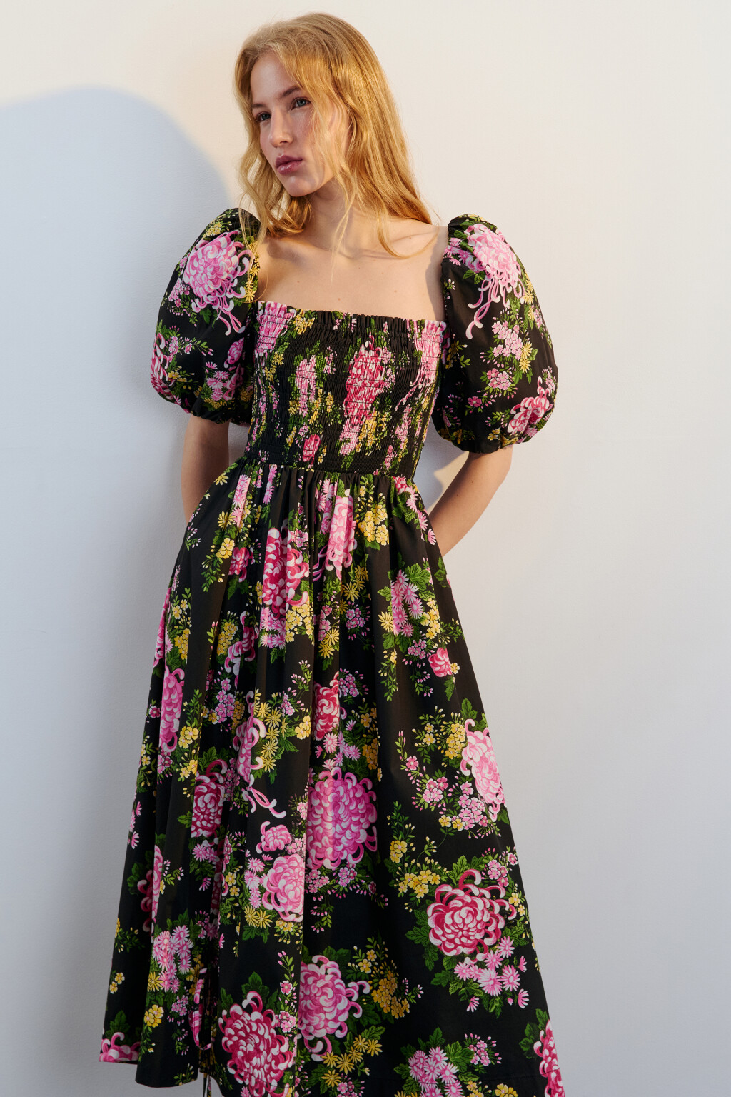 Платье миди с пышными рукавами и завязками - цвет мультиколор - 2