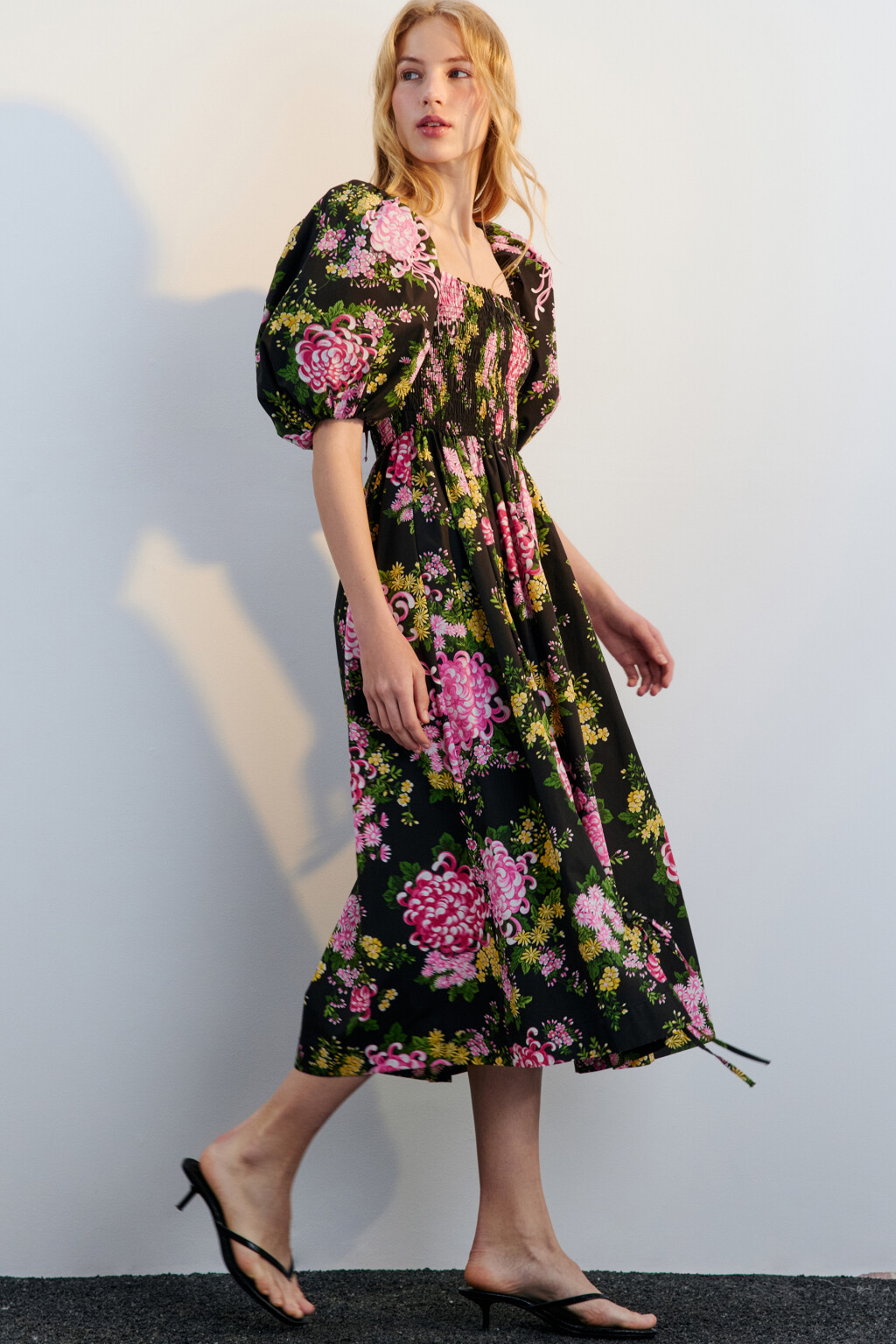 Платье миди с пышными рукавами и завязками - цвет мультиколор - 3