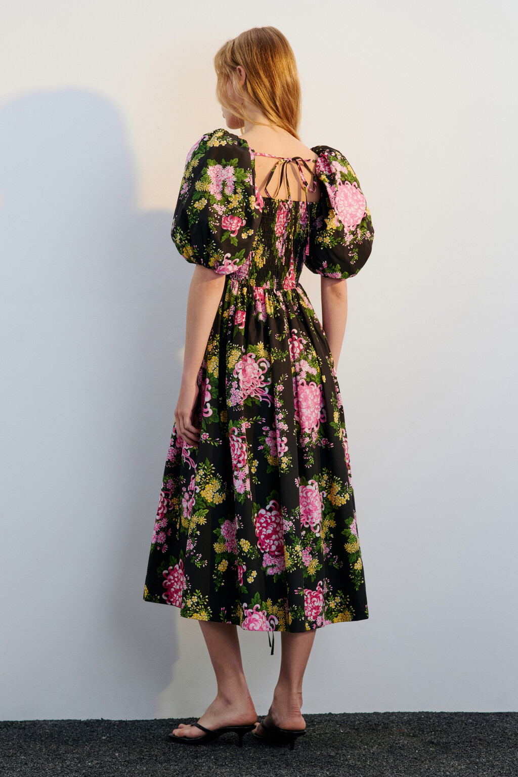 Платье миди с пышными рукавами и завязками - цвет мультиколор - 5