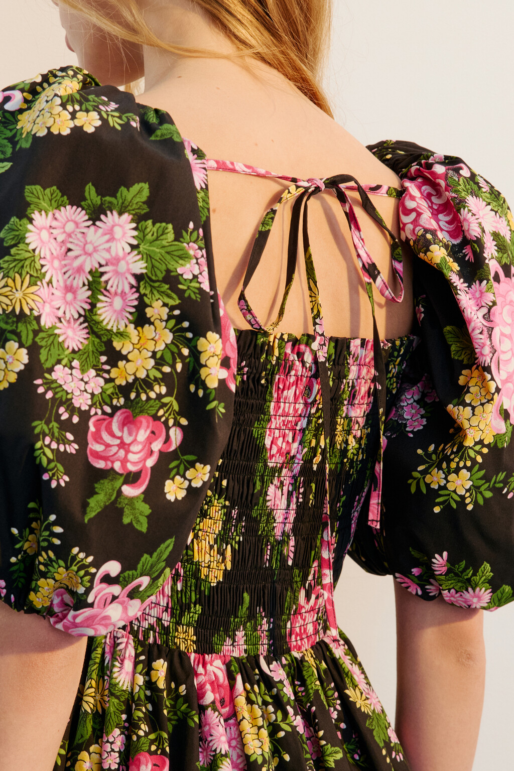 Платье миди с пышными рукавами и завязками - цвет мультиколор - 7