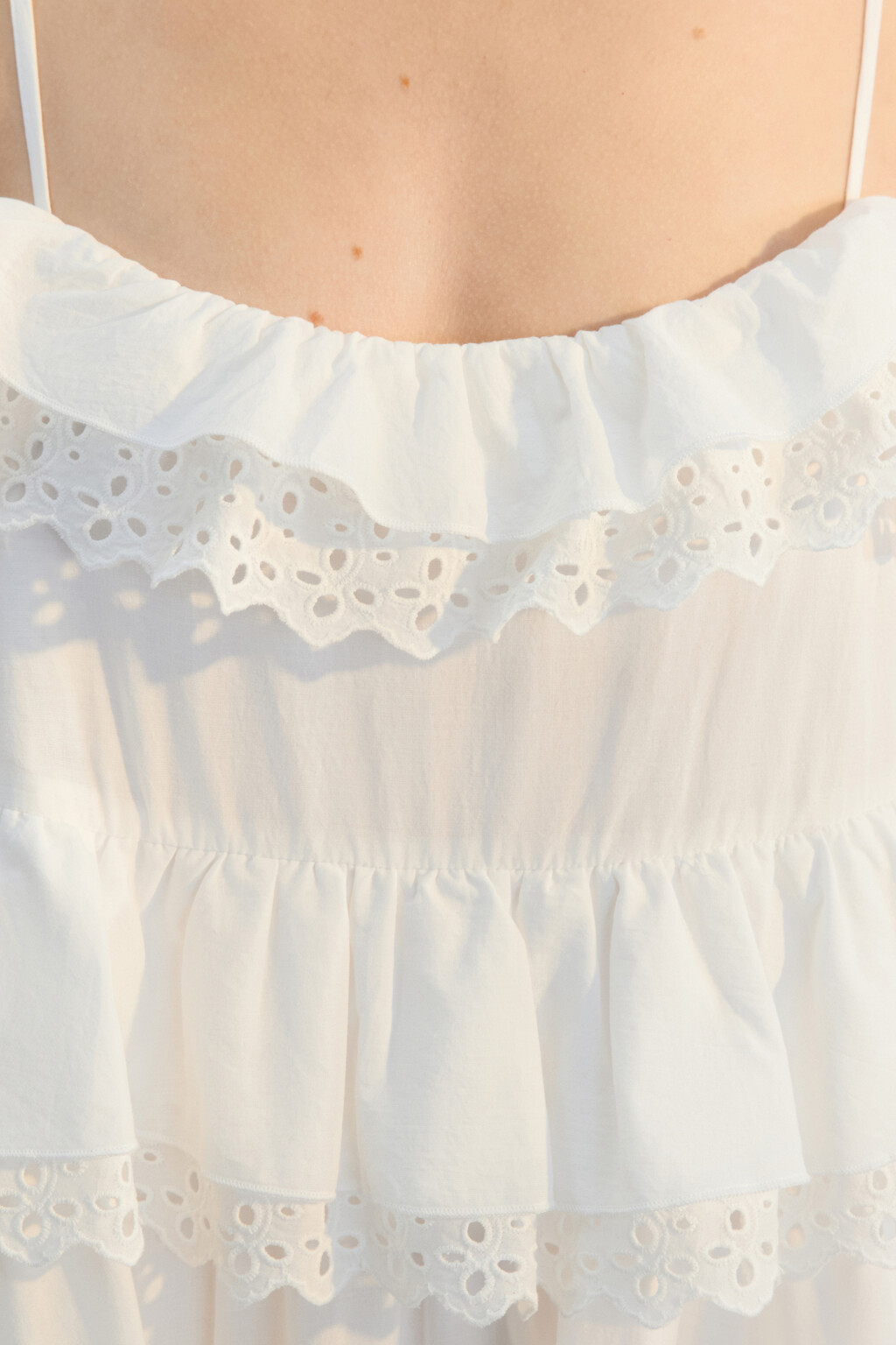 Сарафан мини пышный с кружевом - цвет белый - 7