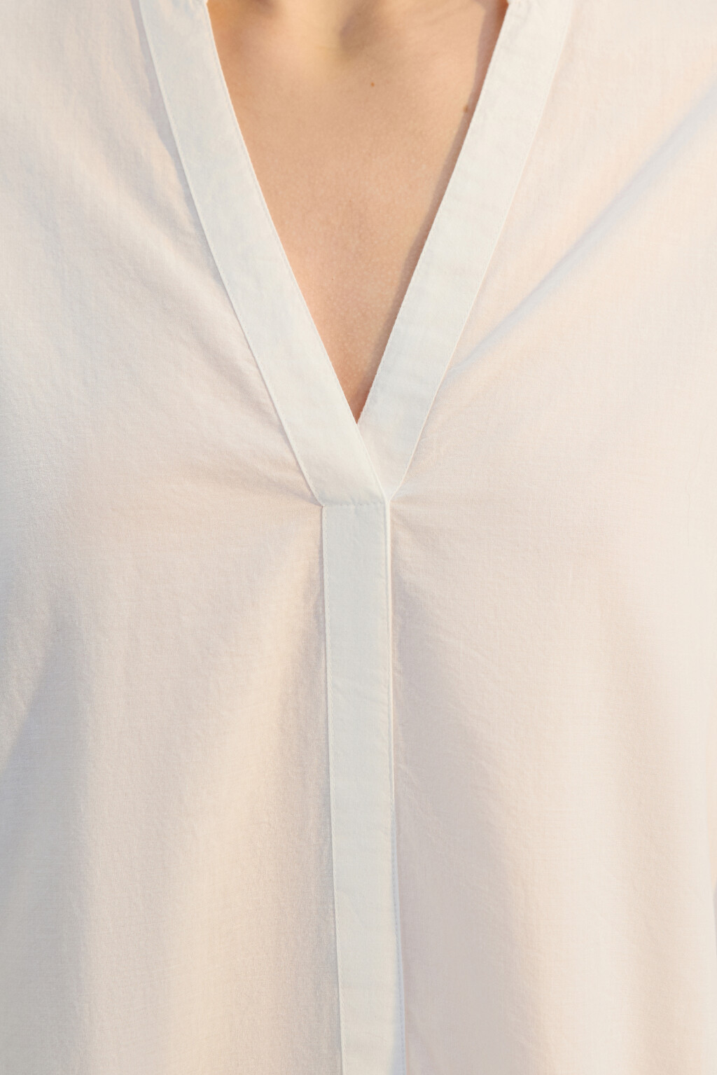 Платье-рубашка мини с ажурной юбкой - цвет белый - 6