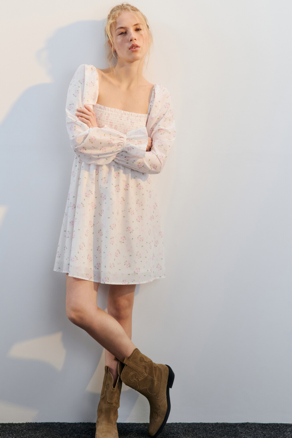 Платье мини с вырезом-каре и воланами - цвет белый - 1