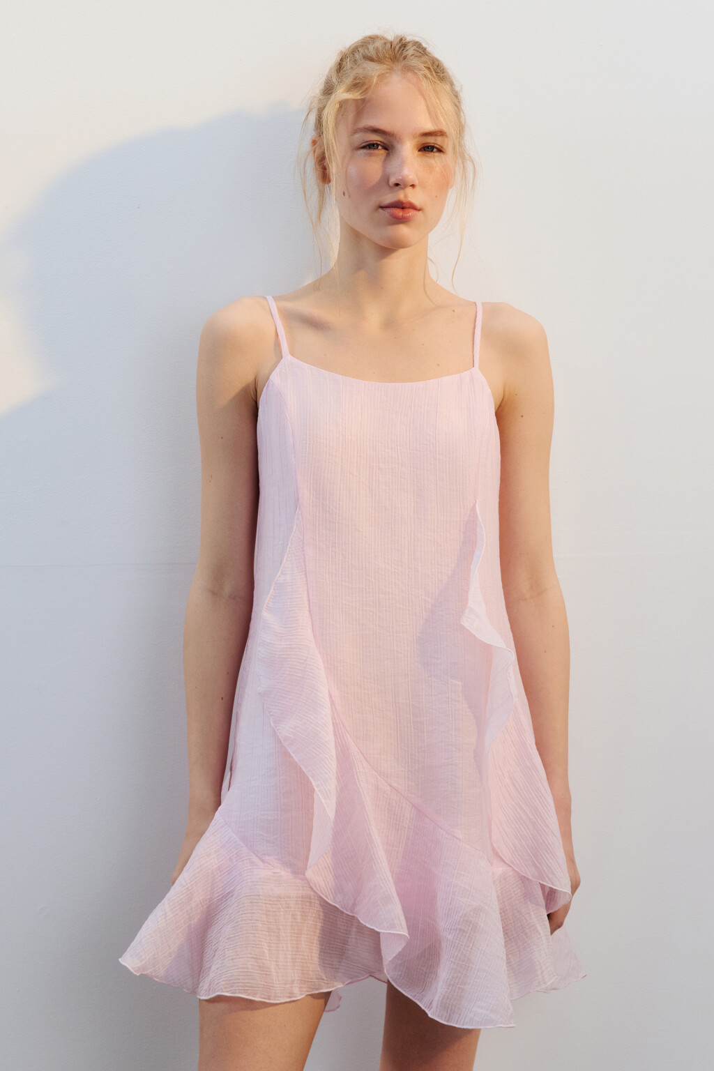 Платье мини шифоновое с воланами - цвет розовый - 3