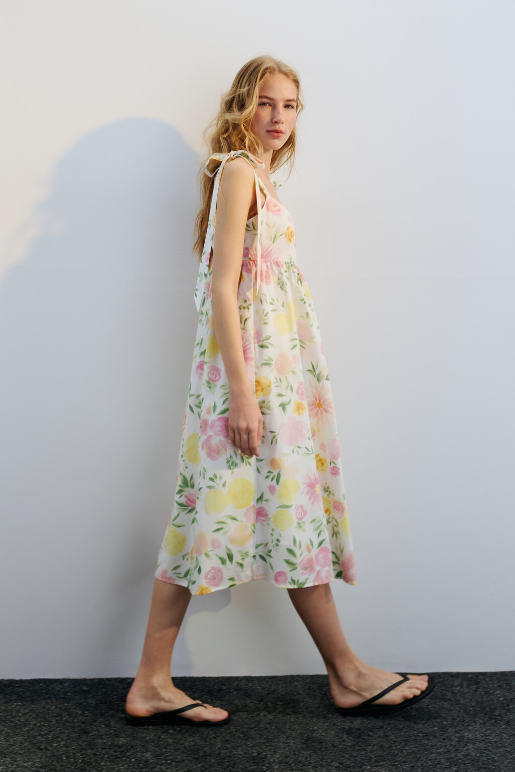 Сарафан приталенный с бретелями-завязками - цвет мультиколор - 1