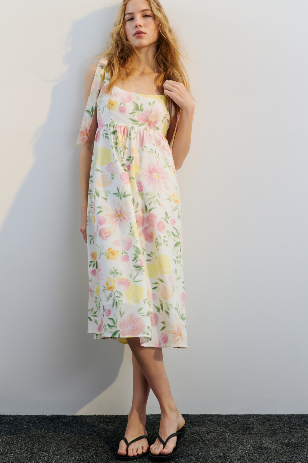 Сарафан приталенный с бретелями-завязками - цвет мультиколор - 2