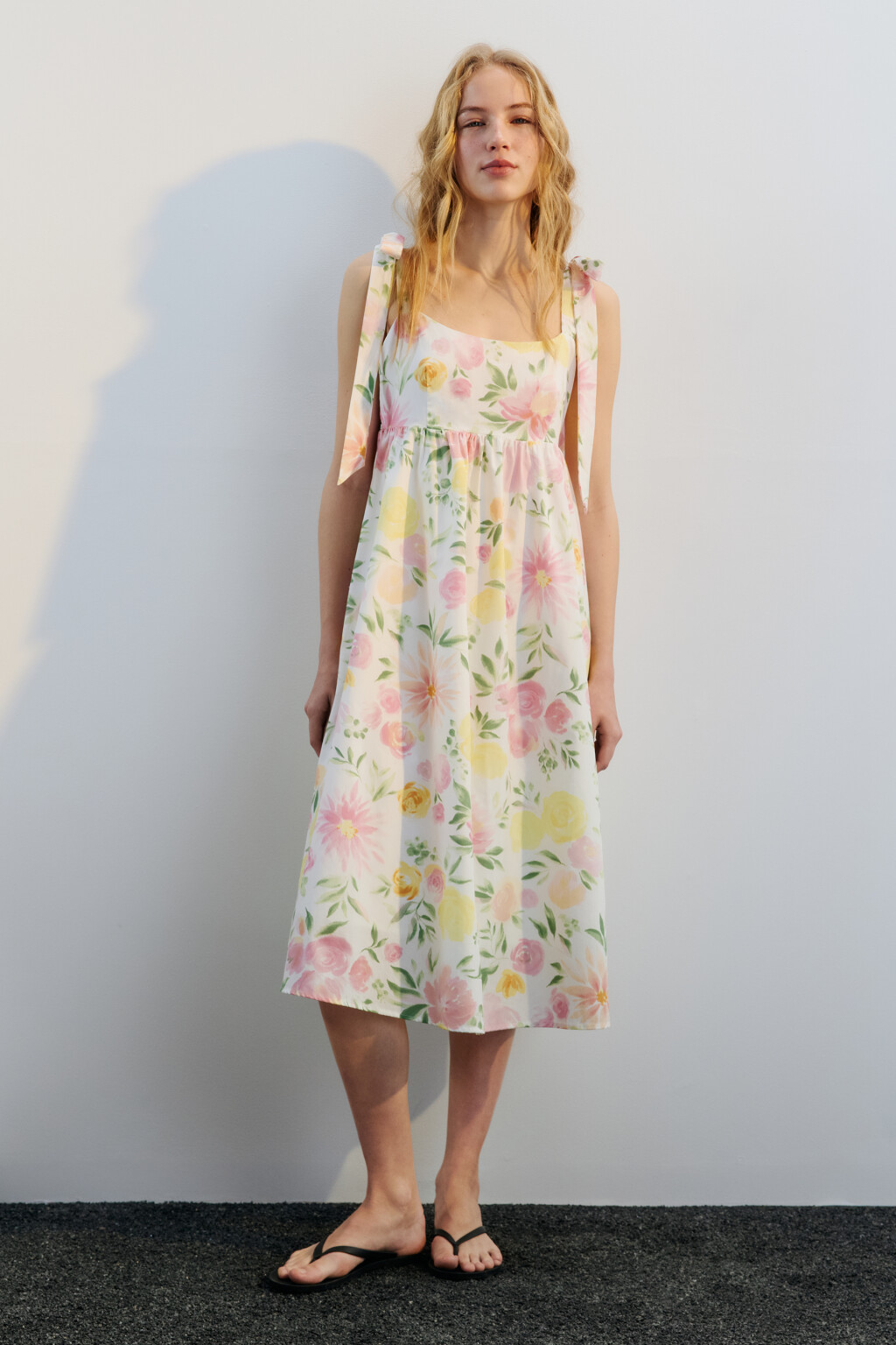 Сарафан приталенный с бретелями-завязками - цвет мультиколор - 3