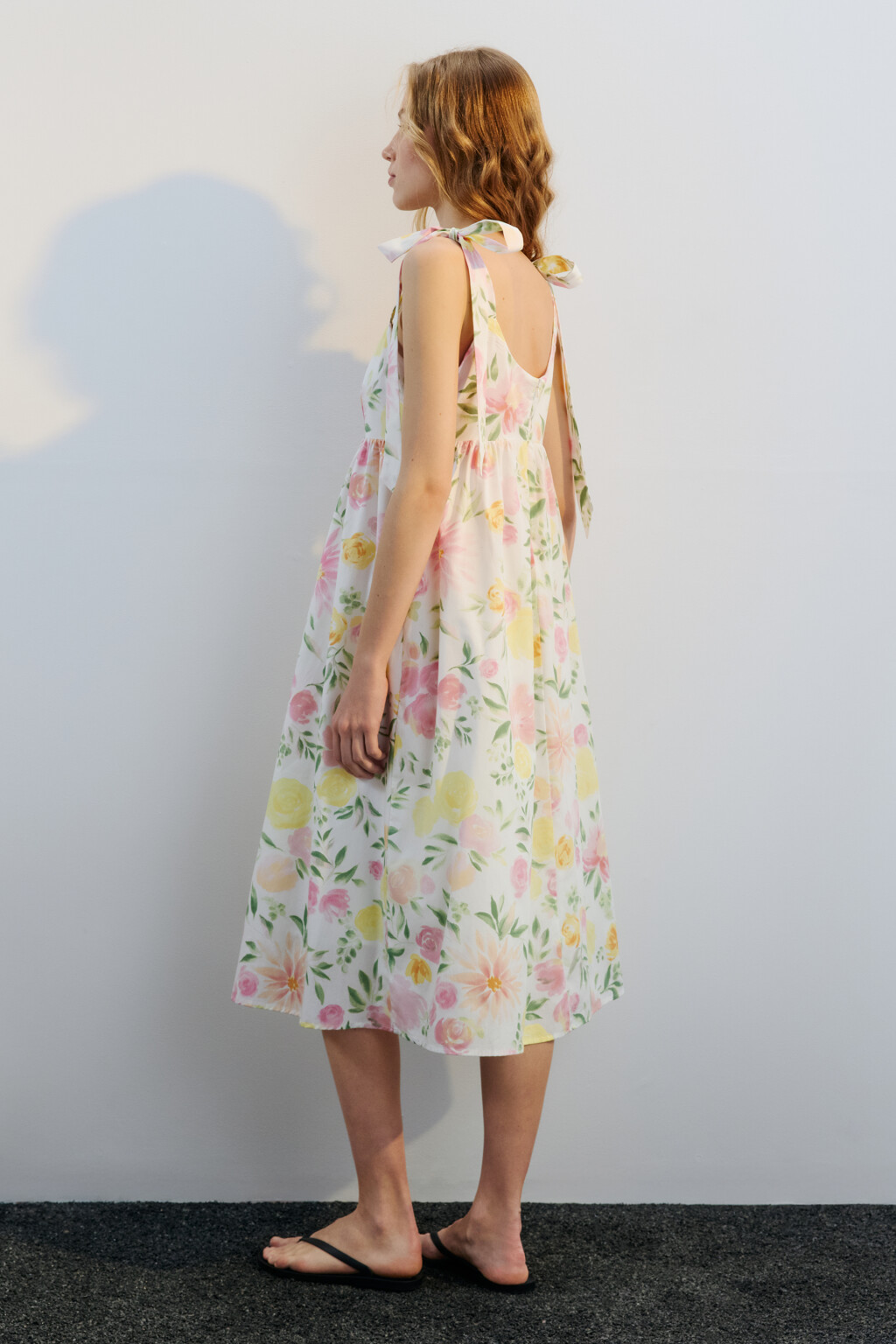 Сарафан приталенный с бретелями-завязками - цвет мультиколор - 4