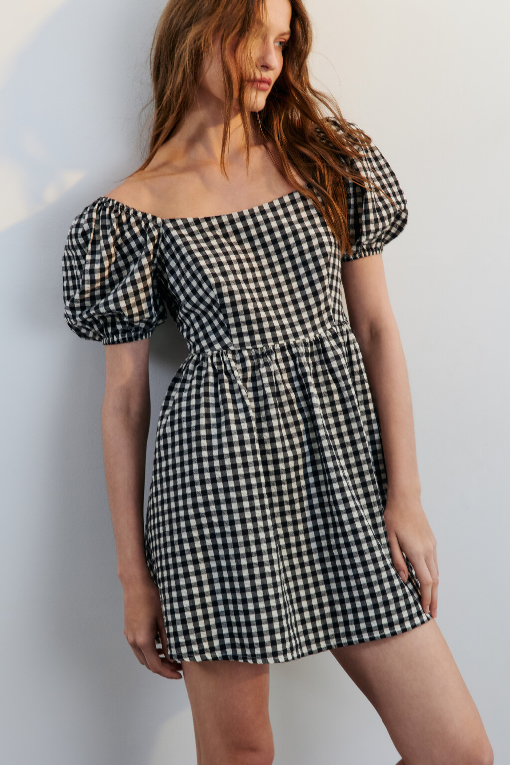 Платье мини приталенное из муслина - цвет черный - 1