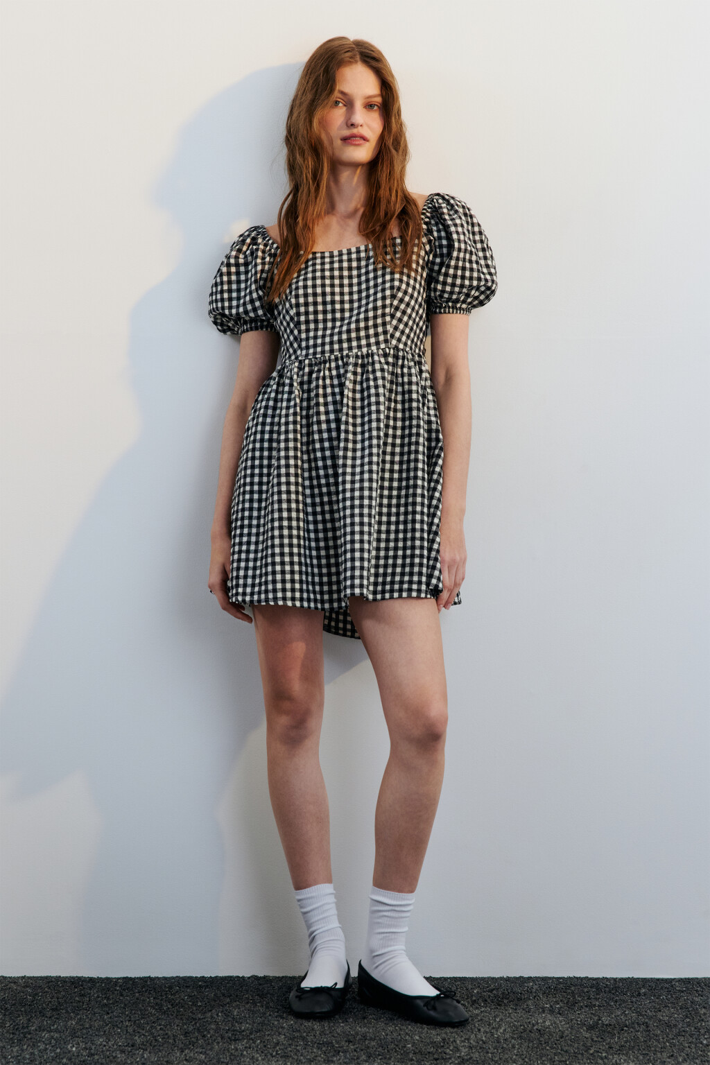 Платье мини приталенное из муслина - цвет черный - 4