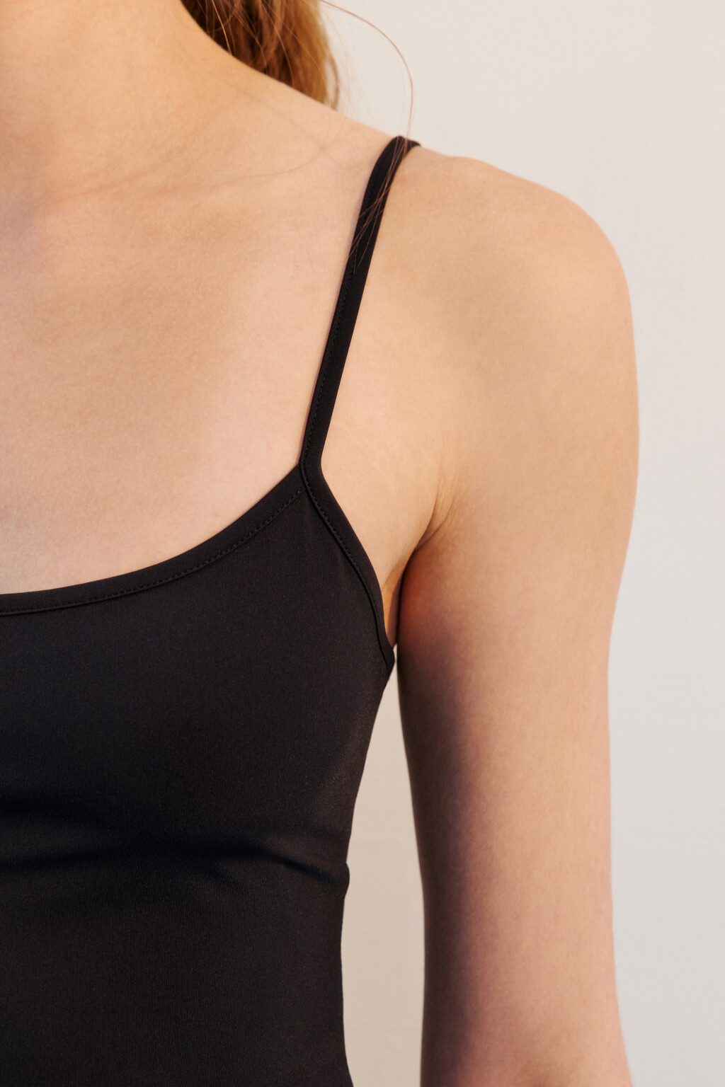 Платье макси облегающее на бретельках - цвет черный - 6