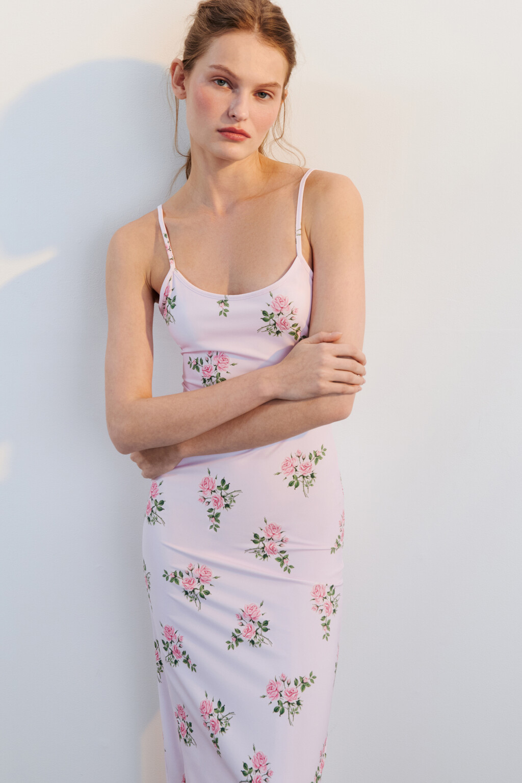 Платье макси облегающее на бретельках - цвет розовый - 2