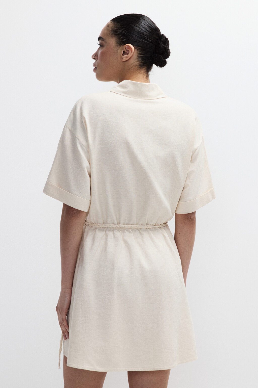 Платье-рубашка мини с поясом - цвет молочный - 4