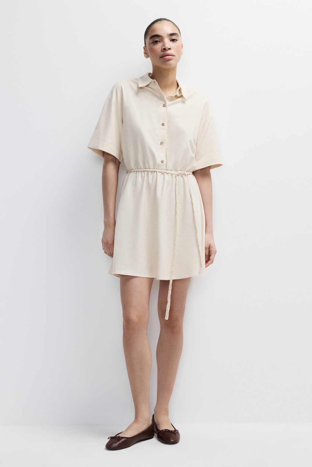 Платье-рубашка мини с поясом - цвет молочный - 5