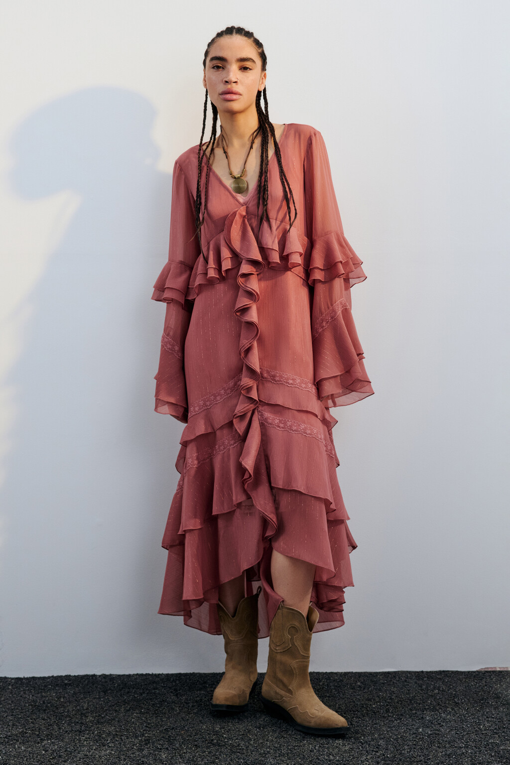 Платье макси свободное из шифона с воланами - цвет красный - 7