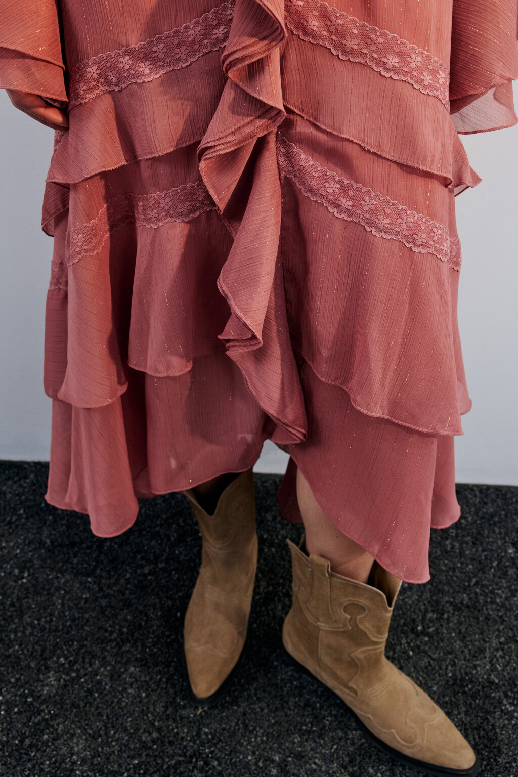 Платье макси свободное из шифона с воланами - цвет красный - 9