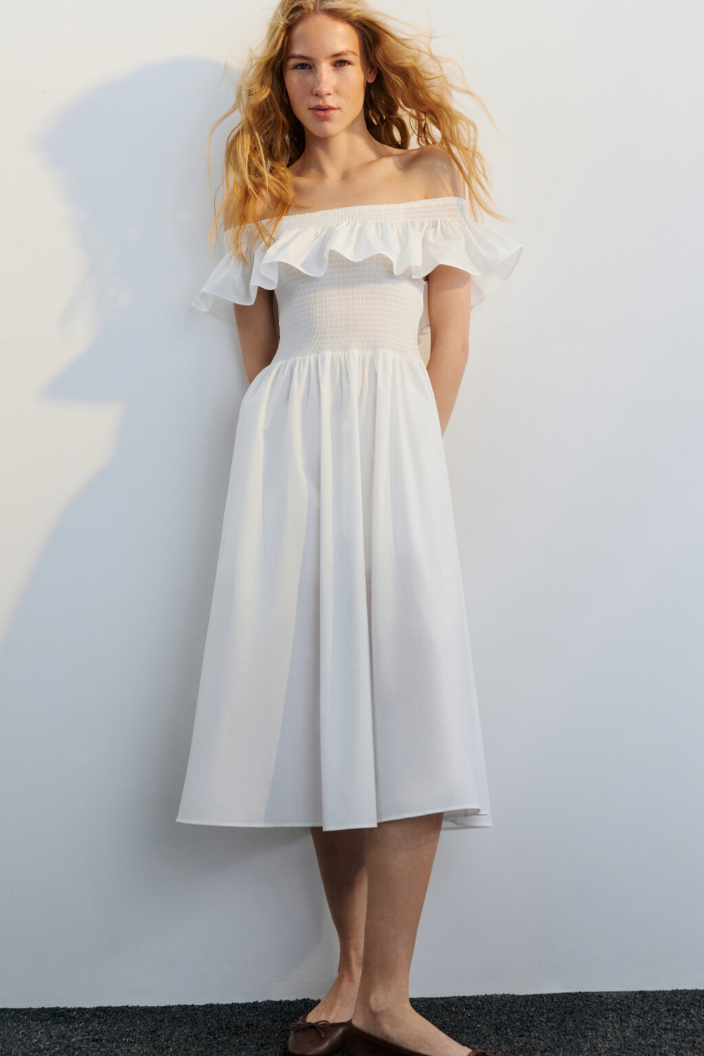 Платье миди хлопковое с пышным воланом - цвет белый - 1