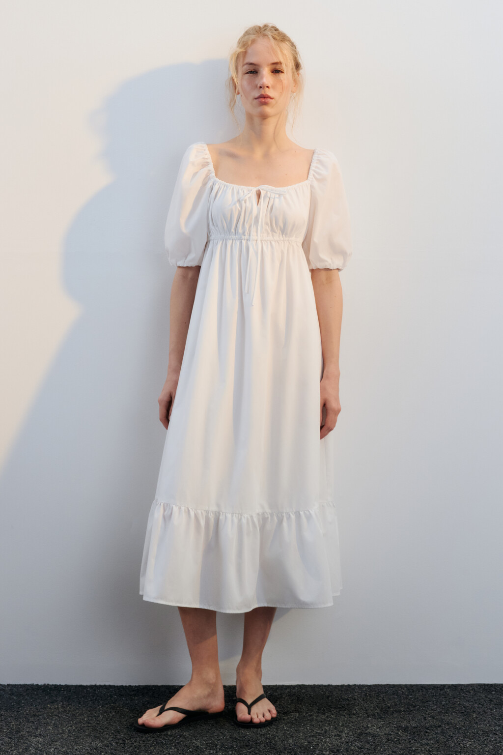 Платье-трапеция миди с завязками на груди - цвет белый - 2