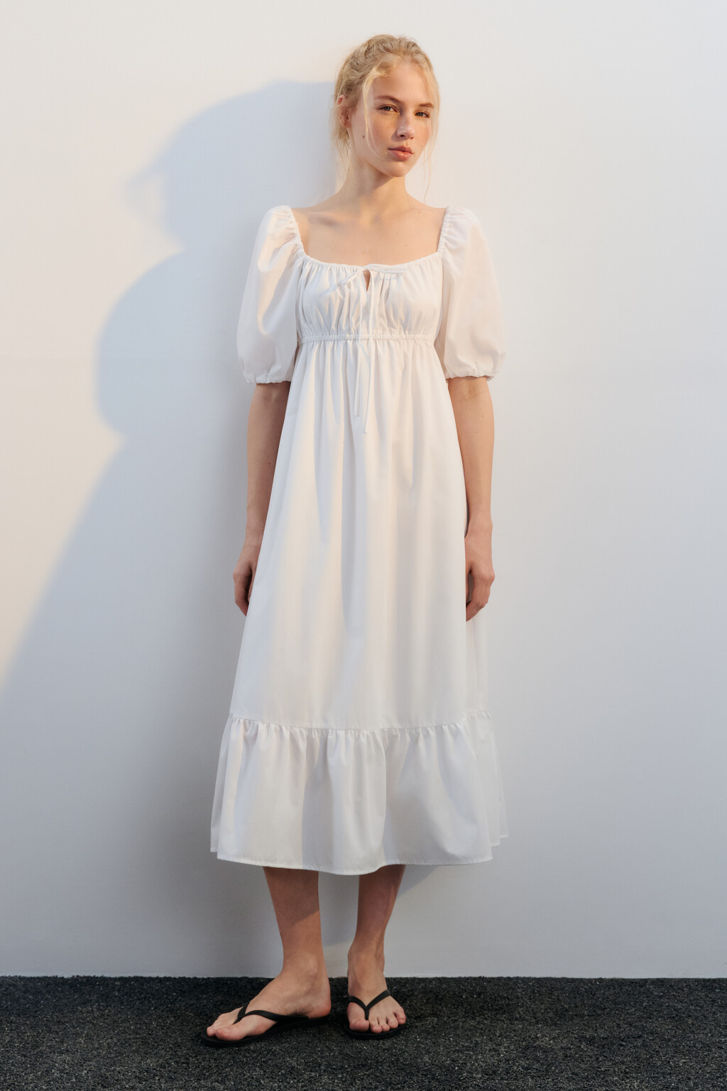 Платье-трапеция миди с завязками на груди - цвет белый - 4