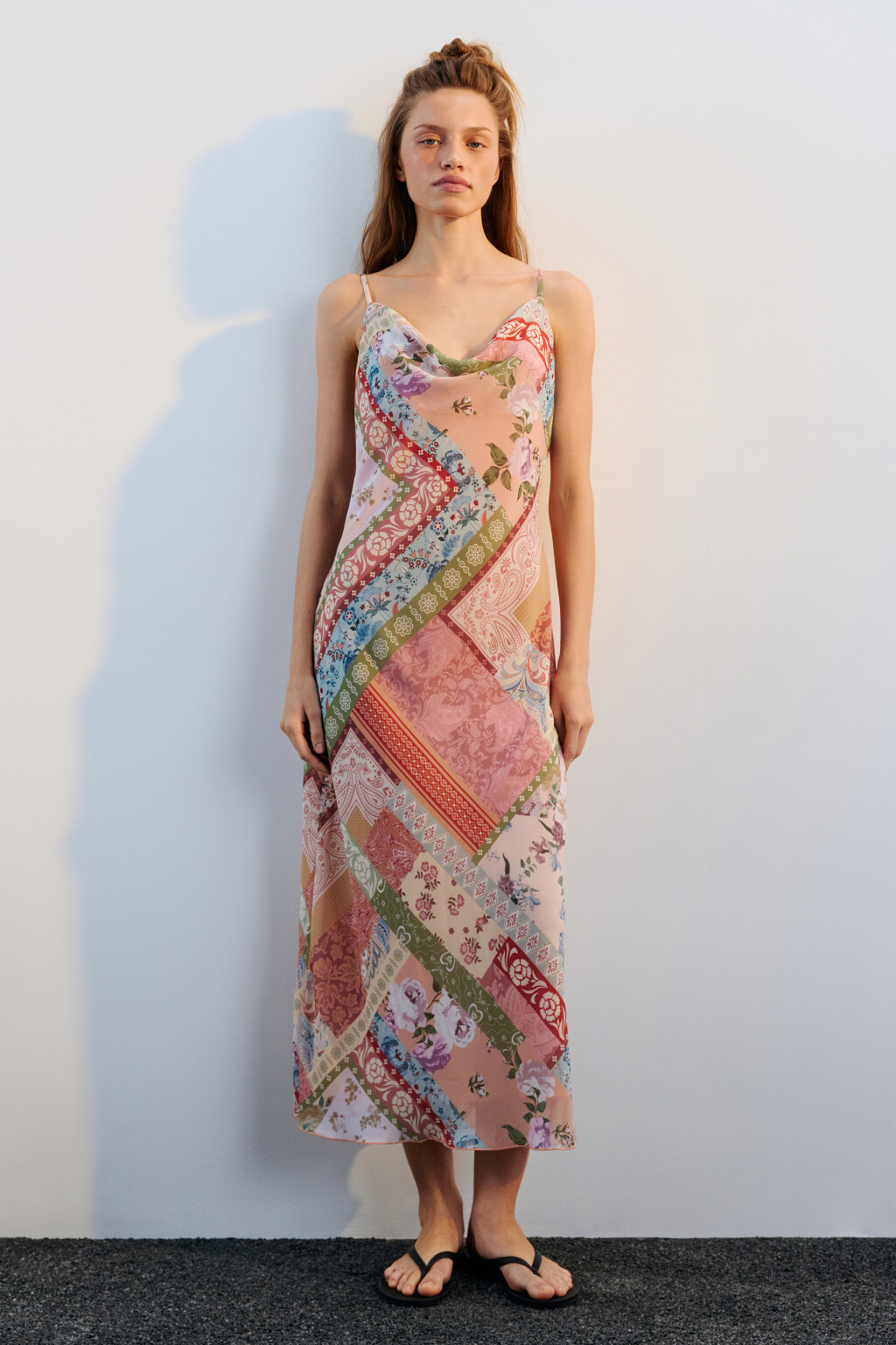 Платье миди шифоновое с принтом - цвет мультиколор - 2