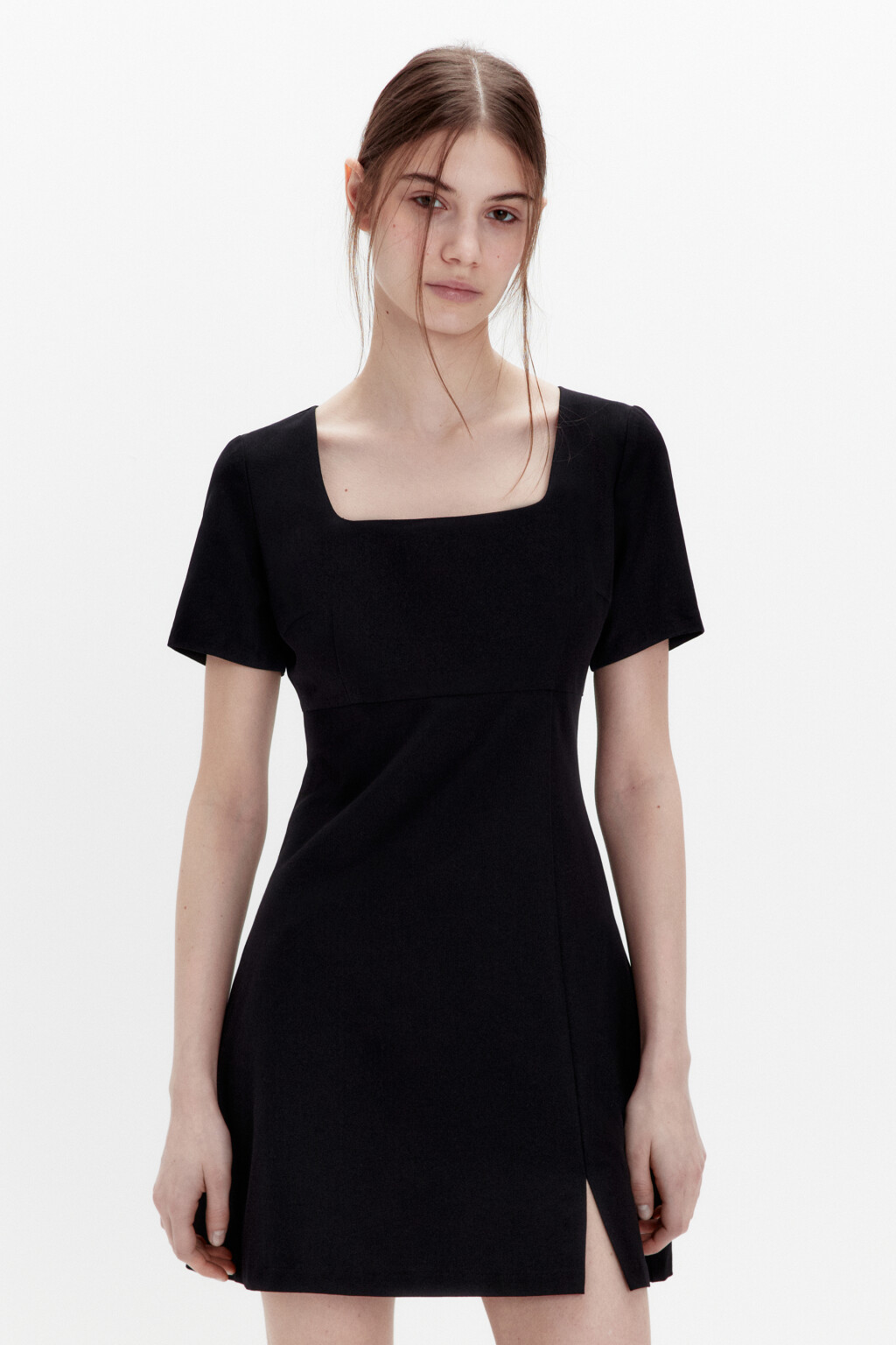 Платье мини приталенное с вырезом-каре - цвет черный - 2