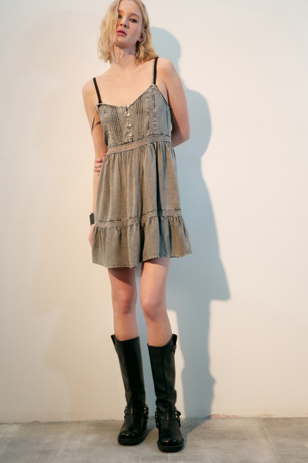 Сарафан из вареной вискозы с кружевом - цвет серый - 1