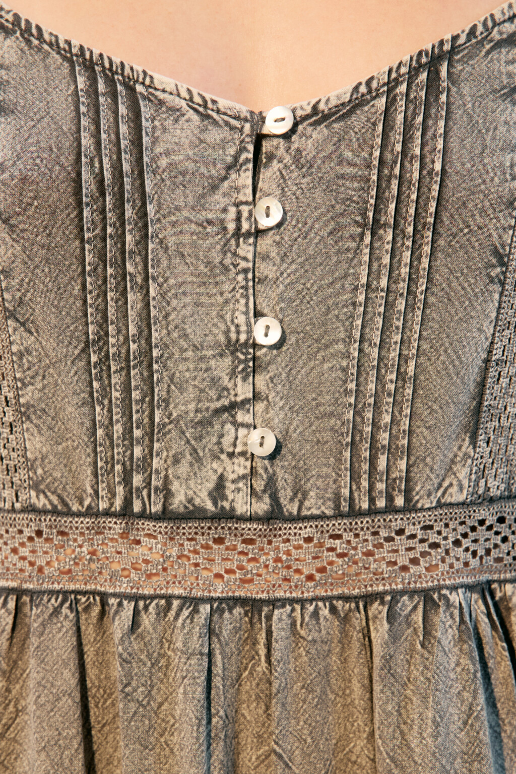 Сарафан из вареной вискозы с кружевом - цвет серый - 5