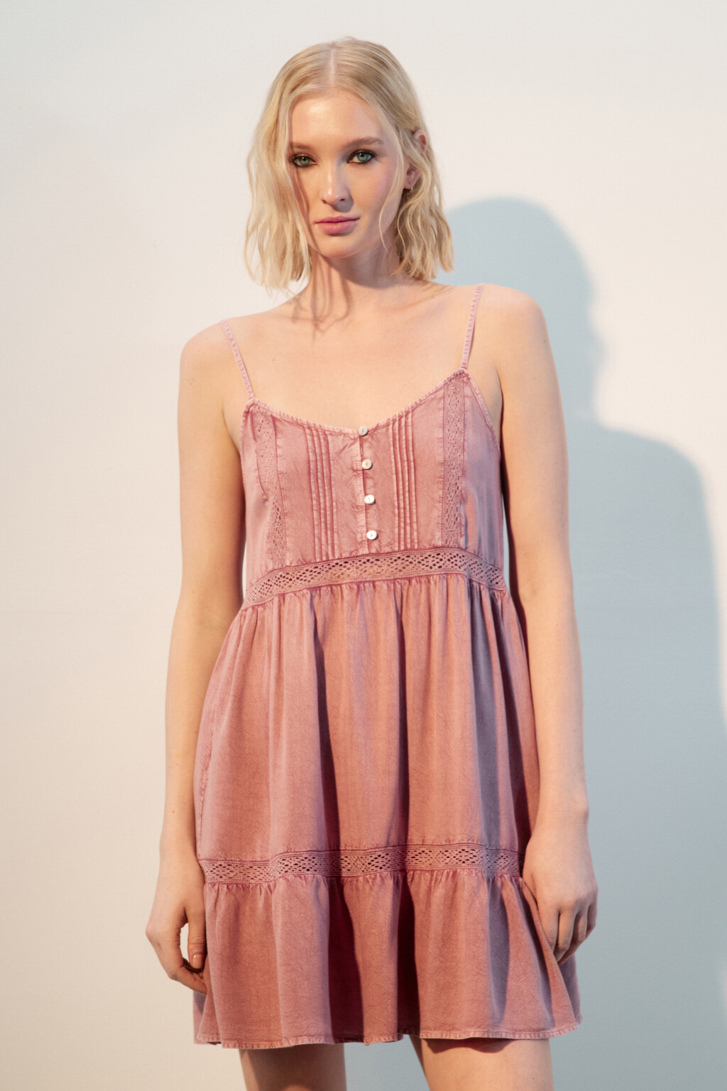 Сарафан из вареной вискозы с кружевом - цвет розовый - 3