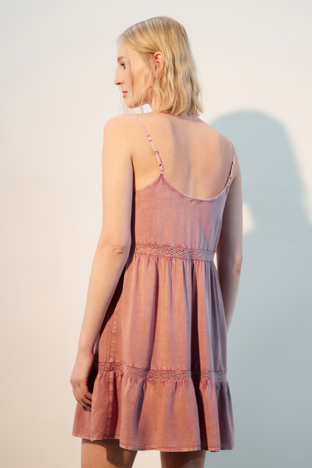 Сарафан из вареной вискозы с кружевом - цвет розовый - 4